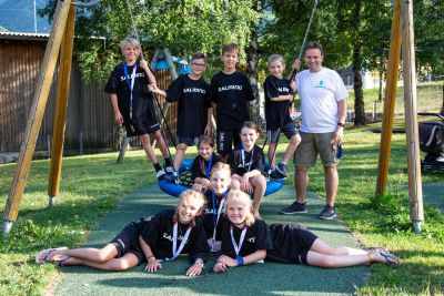 10 Gruppenbilder Unihockey Camp