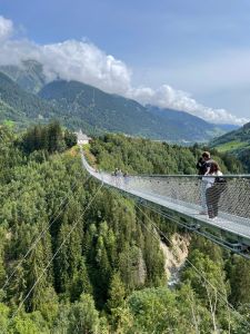 04 mi 20250806 113000